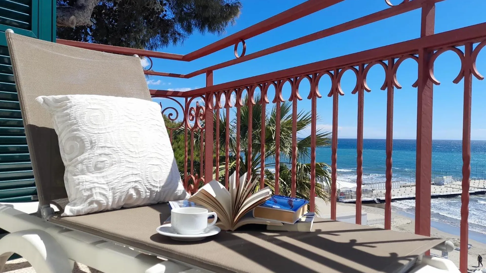 Palm Beach Diano Marina 0*,  Italia